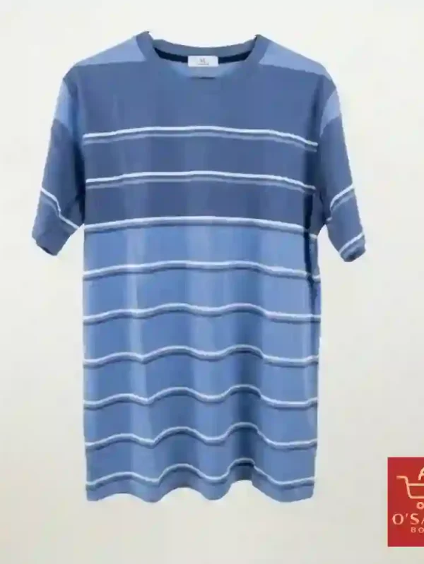 T-shirt bleu à rayures horizontales blanches